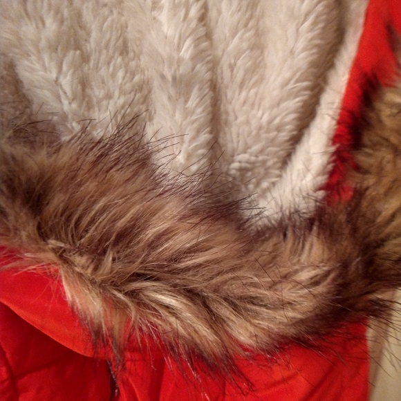 Green Tea Down Puffer Vest - Picture 5 of 9